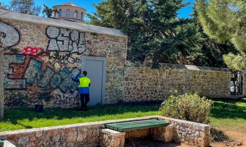 Δήμος Αθηναίων: Πραγματοποίησε ακόμη μία αντιγκράφιτι παρέμβαση